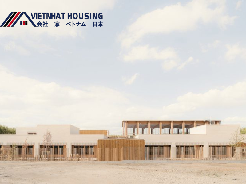 Một ngôi trường được xây bằng vật liệu sinh học gỗ ốp và đá tại Pháp